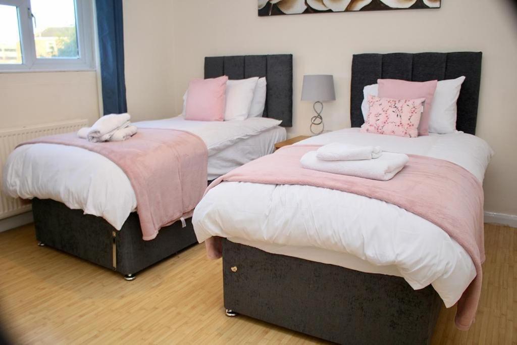 Contractor'S Haven- 4-Bedroom House With Free Parking, Super Fast Wifi, Fran Properties In Aylesbury, Pets Are Welcome! Aylesbury  Luaran gambar