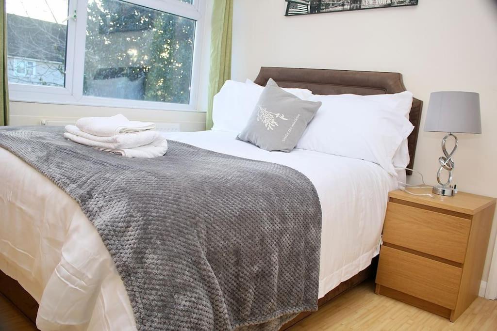 Contractor'S Haven- 4-Bedroom House With Free Parking, Super Fast Wifi, Fran Properties In Aylesbury, Pets Are Welcome! Aylesbury  Luaran gambar