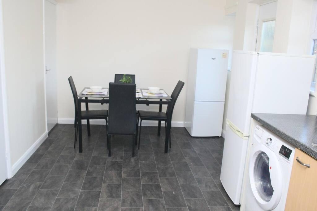 Contractor'S Haven- 4-Bedroom House With Free Parking, Super Fast Wifi, Fran Properties In Aylesbury, Pets Are Welcome! Aylesbury  Luaran gambar