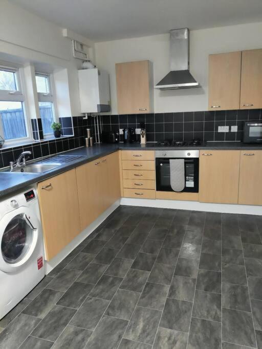 Contractor'S Haven- 4-Bedroom House With Free Parking, Super Fast Wifi, Fran Properties In Aylesbury, Pets Are Welcome! Aylesbury  Luaran gambar